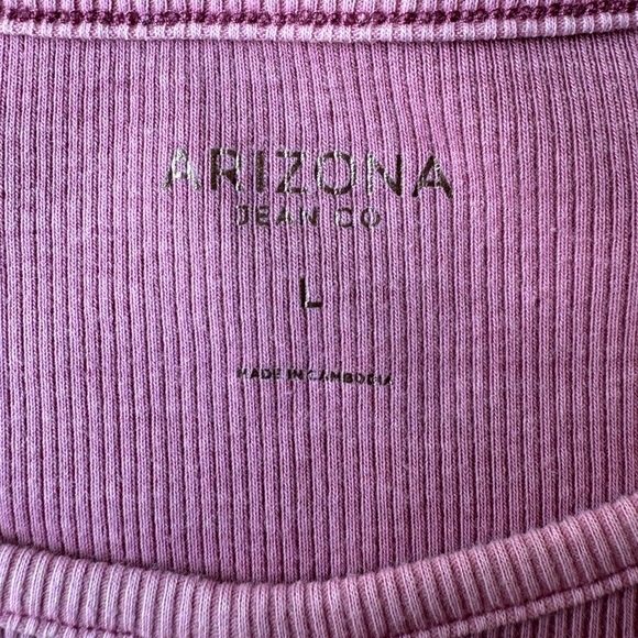 𝐀𝐫𝐢𝐳𝐨𝐧𝐚 𝐑𝐨𝐮𝐧𝐝 𝐍𝐞𝐜𝐤 𝐒𝐡𝐨𝐫𝐭 𝐒𝐥𝐞𝐞𝐯𝐞 𝐂𝐫𝐨𝐩 𝐓𝐨𝐩 - Picture 3 of 6